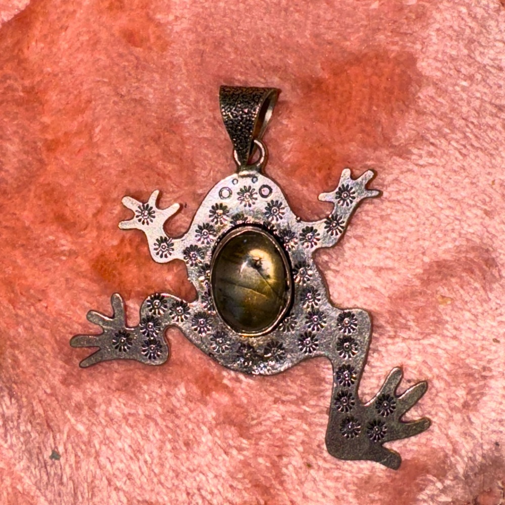 Silver labradorite frog pendant